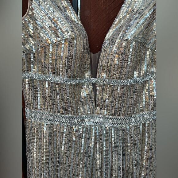 Mac Duggal Sequined Gown Style 49012 Sleeveless High Slit size 4 NWT - Picture 8 of 12